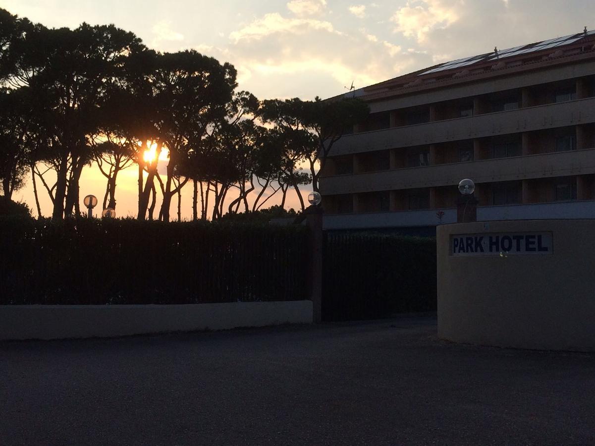 Park Hotel Baia Domizia Ngoại thất bức ảnh